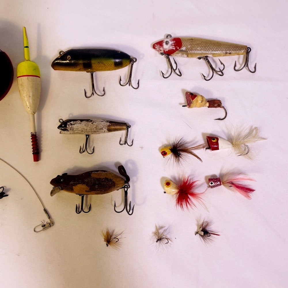 Vintage Fishing Tackle Lot Hawthorne Casting Line Wooden Lures Mouse Popper Tin - Picture 2 of 16